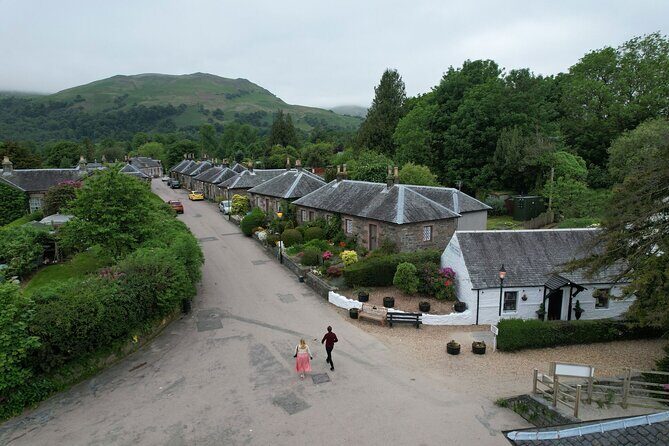 1 Day Castles, West Highlands and Loch Lomond Tour from Edinburgh - Inveraray on Loch Fyne: lunch time plus optional Inveraray Jail