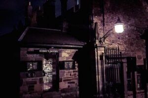 City of the Dead Haunted Graveyard Tour - Meeting at St Giles and finding the Tree of the Dead