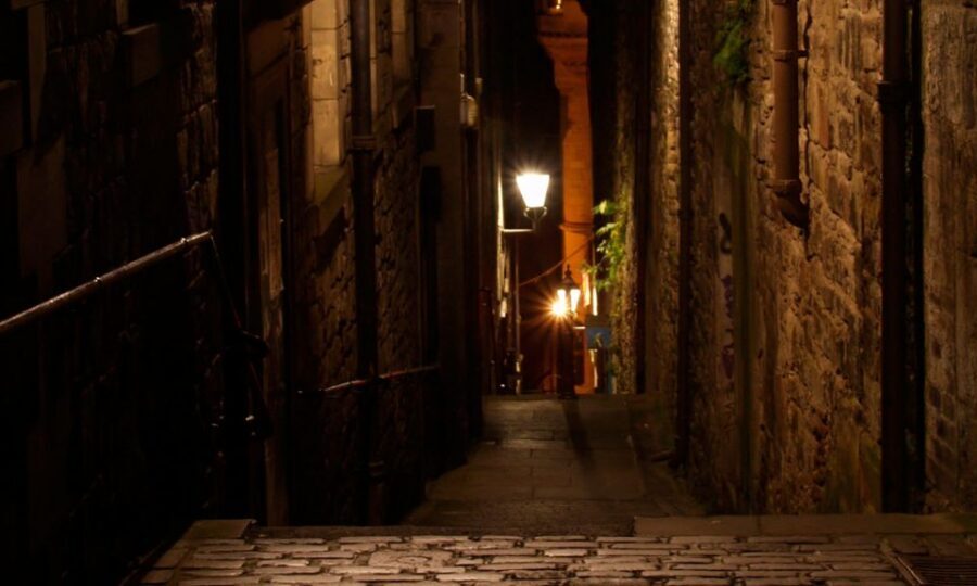 Edinburgh: 2-Hour Ghost Tour in Italian - Key points to know before you go