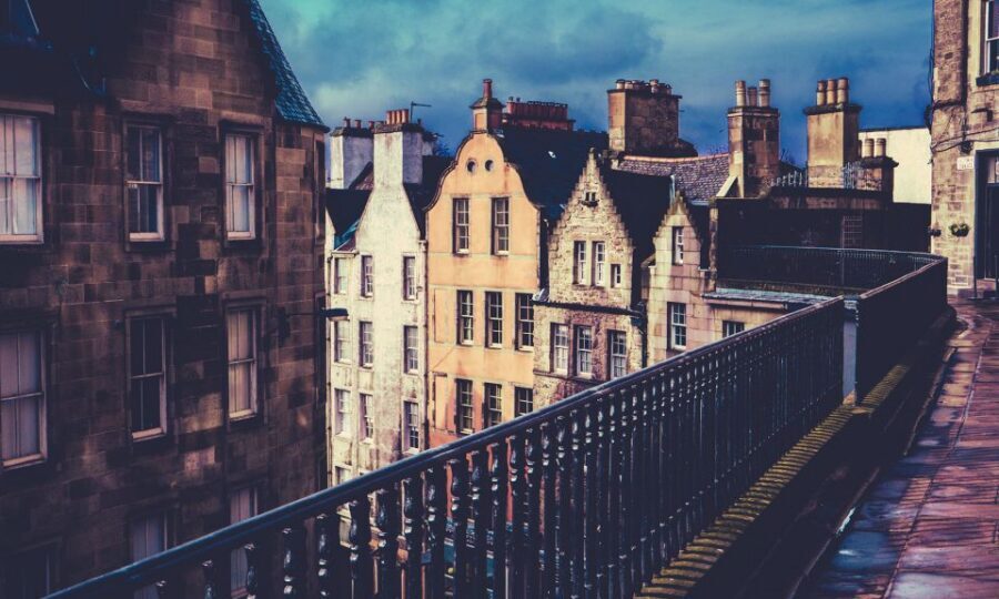Edinburgh: 3-Hour Historical Walking Tour in Spanish - Edinburgh Castle and the Stone of Destiny Story You’ll Actually Remember