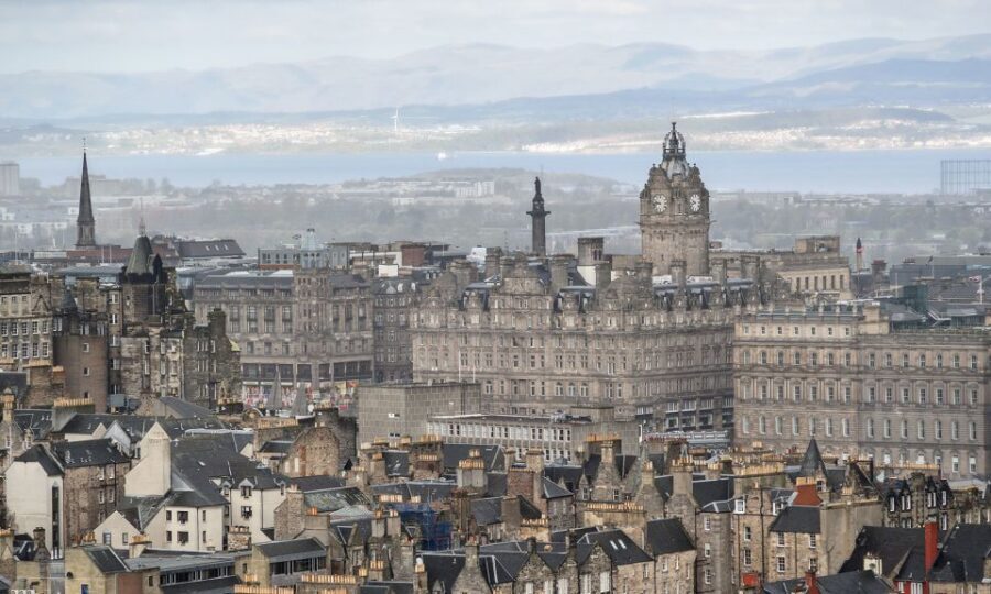 Edinburgh: 3-Hour Historical Walking Tour in Spanish - Value Check: Is $20 Good for Edinburgh in Spanish?