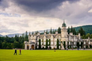 Edinburgh: Balmoral Castle and Scone Palace Royal Tour - Leaving Edinburgh: the drive starts telling stories