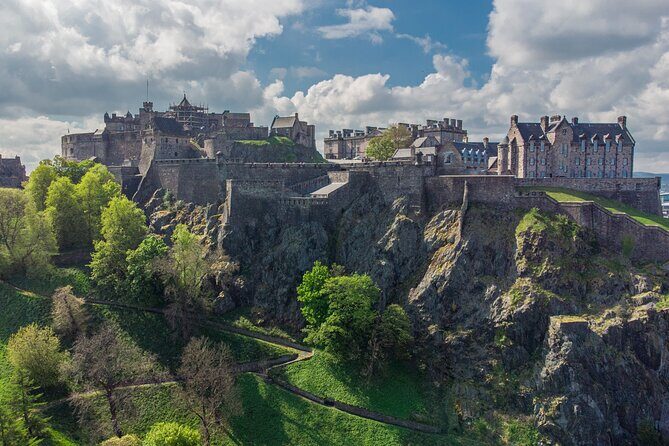 Edinburgh Castle: Guided Walking Tour with Entry Ticket - Why pre-booking Edinburgh Castle is a smart move