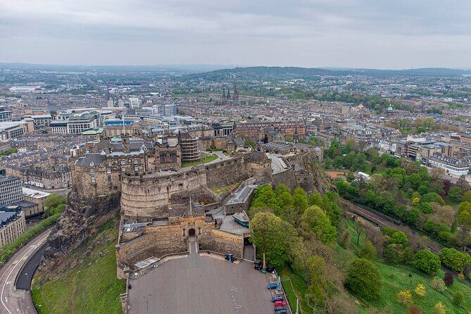 Edinburgh Castle: Guided Walking Tour with Entry Ticket - The 90-minute flow: what you’ll do during the guided portion