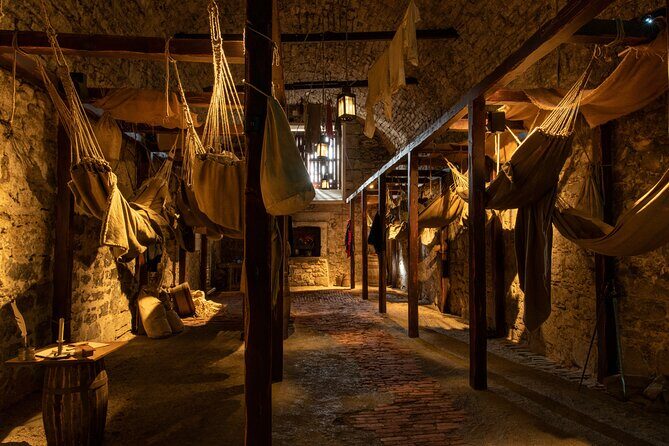 Edinburgh Castle: Guided Walking Tour with Entry Ticket - Free time inside the castle: your chance to choose your own depth
