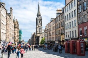 Edinburgh Castle & Old Town Small Group Guided Tour - Starting at David Hume Statue and getting your bearings fast