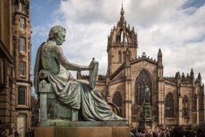 Edinburgh Castle & Royal Mile Walking Tour - Ticket Included - Meeting point: Clan Pascual Tours outside the Fringe shop