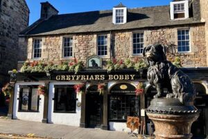 Edinburgh Experience By Car - Start outside Edinburgh Castle: orientation with story context