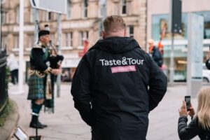 Edinburgh: Food Tour with drinks - Meeting at the Lyceum Theatre and Getting Oriented Near Castle Shadow
