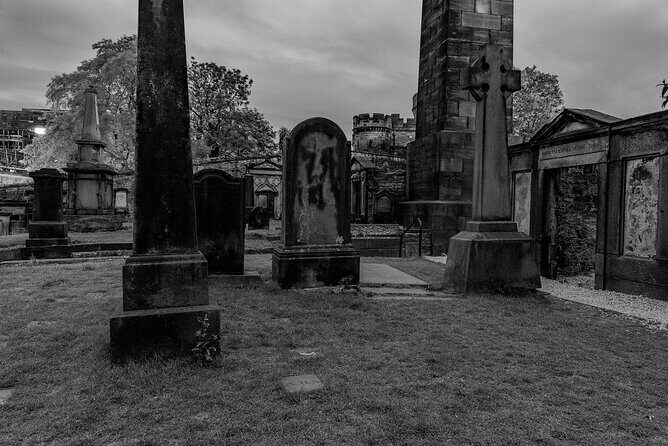 Edinburgh Ghost Tour: Mysteries, Legends and Murders - A Night Tour Built Around Murder, Not Props