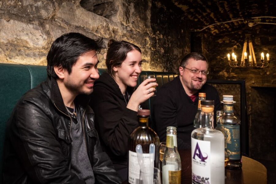 Edinburgh: Gin Tasting at Underground Venue - The 1-hour flow: four gins, tonics, garnishes, and your own mix