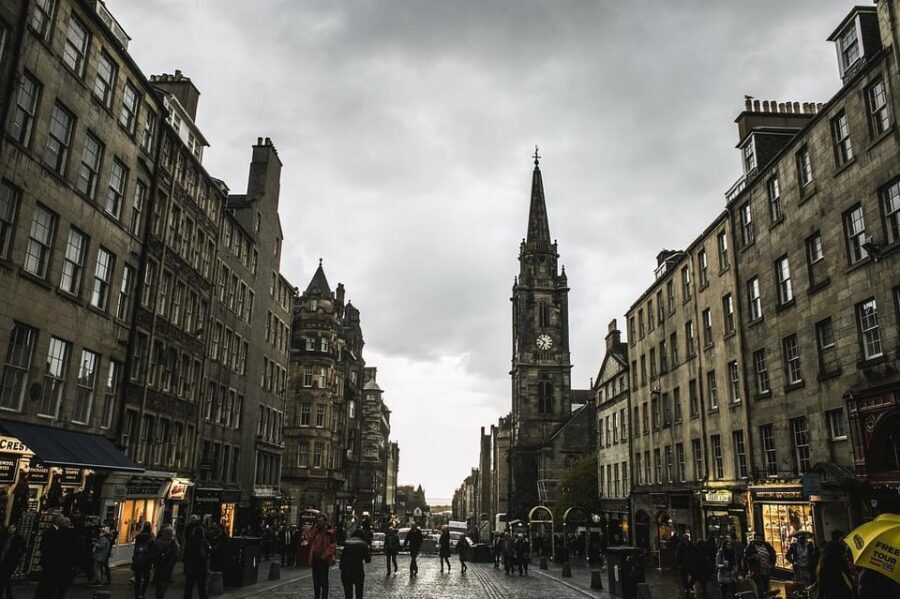Edinburgh: Harry Potter Walking Tour with Dungeon Entry - Greyfriars Kirkyard and Tom Riddle’s Grave: the spooky stop
