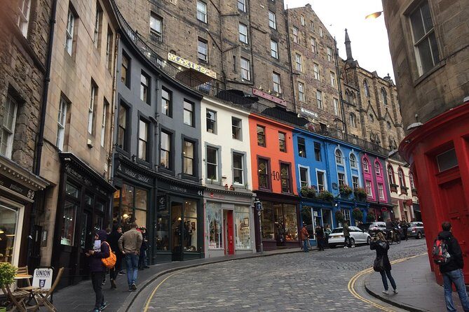 Edinburgh: History Lovers Old Town Walking Tour - Ross Fountain viewpoints and the war monuments thread