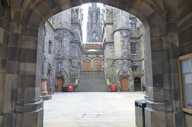 Edinburgh: History Lovers Old Town Walking Tour - Victoria Street to Grassmarket: pretty street, hard history