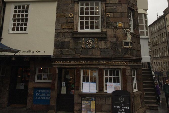 Edinburgh: History Lovers Old Town Walking Tour - George IV Bridge: spotting the Harry Potter story locations