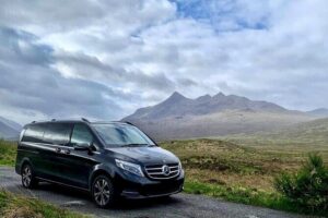 Edinburgh: Mary Queen of Scots Privately Guided Luxury Day Tour - Kelpies and the Wallace Monument: quick Scotland stops that add context