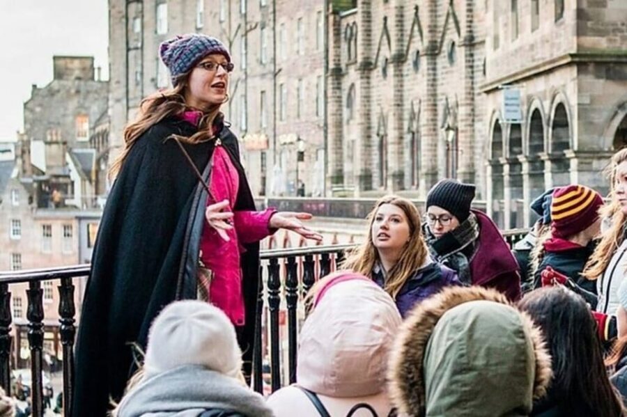 Edinburgh: Private Guided Customized Walking Tour - Arthur’s Seat and Holyrood Palace: the climb meets the power center