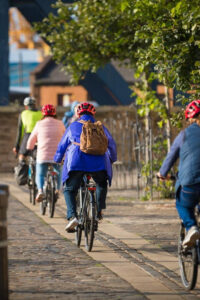 Edinburgh: Sightseeing Bike Tour - From Princes Street toward Leith and Portobello in one loop