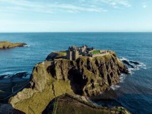 Edinburgh: St Andrews, Dunnottar Castle & Falkland Tour - Falkland coffee break: a small village with an Outlander connection