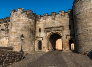 Edinburgh: Stirling Castle, Kelpies, Whisky & Highlands Tour - Stirling Castle: where Scotland turns dramatic