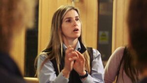 Edinburgh: Stirling, Whisky and St Andrews Tour in Spanish - The whisky distillery stop: how the spirit gets made