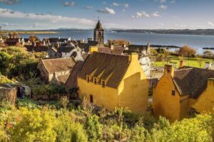 Edinburgh: The Outlander, Palaces & Jacobites Tour - Morning logistics: coach comfort, timing, and what to bring