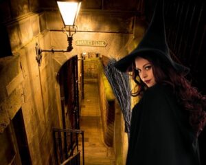 Edinburgh: Witches & Haunted History Walking Tour - St Giles’ Cathedral and the Royal Mile context you’ll need