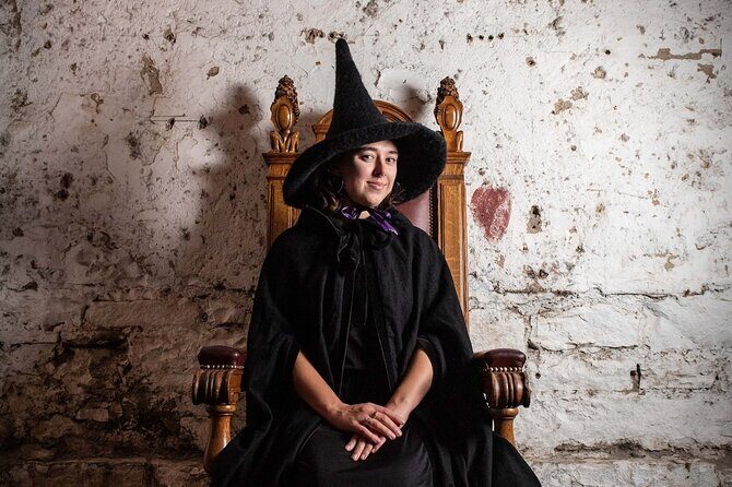 Edinburgh: Witches & Haunted History Walking Tour - Witches Well, Upper Bow, and Victoria Street: many quick hits, one thread