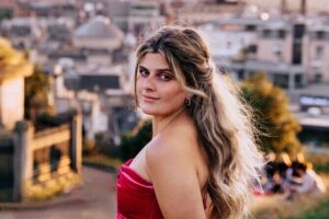 Elegant Professional Private Photoshoot Tour in Edinburgh - Water of Leith, St Bernard’s Well, and Circus Lane in one elegant hour