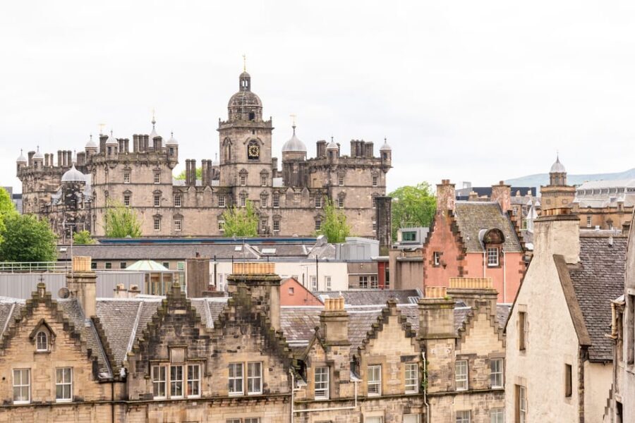 French Language : Original Harry Potter Tour of Edinburgh - City Chambers Golden Handprints and Rowling’s Edinburgh Connections