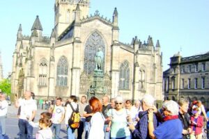 Full Day Tour of Edinburgh Including Lunch With A Local Expert - Scott Monument to Edinburgh Castle: route flow that saves your energy