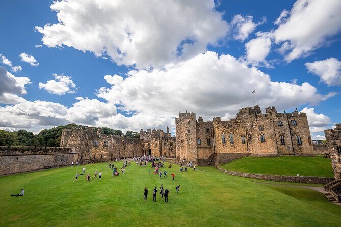 Harry Potter's Alnwick Castle and Scottish Borders Day Trip - Should You Book? My Take on This Castle-and-Border Day