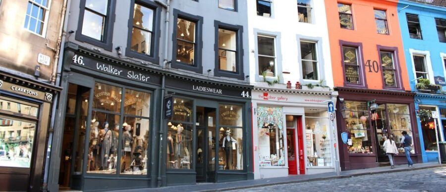 Magic and Legends in Edinburgh: Small Group Walking Tour in French - Starting at David Livingstone, then heading into story mode