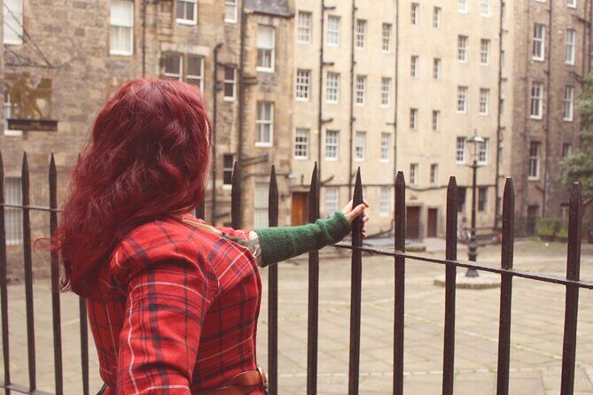 Magical Walking Tour in Edinburgh - Parliament Square, Makars Court, and Greyfriars kirkyard