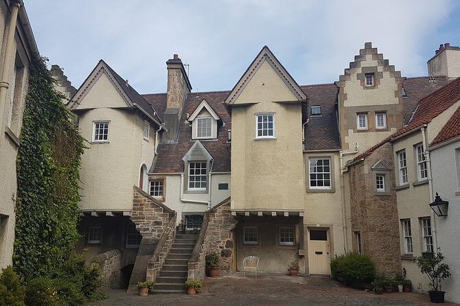 Private Edinburgh & Rosslyn Chapel Tour - Royal Mile: Medieval Edinburgh with a quick, useful start