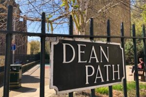 Private Royal Mile Walking Tour - Holyrood to Edinburgh Castle: how the route works in real time