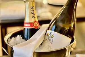 Private Whisky Tasting, Scottish Food & Wine Pairing Tour - What you’ll taste: sparkling wine, French and Italian reds, and two single malts