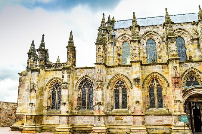 Rosslyn Chapel, Dunfermline Abbey and Stirling Castle Day Tour - Dunfermline Abbey and Palace: Robert the Bruce’s Final Resting Place