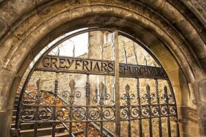 Tales from the Crypts: Ghouls, Graves and Ghostly Tales - Prisons, plague pits, grave robbers, and scandal