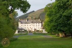 The Scottish Borders Full-Day Private Tour in a Luxury Minivan with Local Guide - Your guide experience: kilt, stories, and smooth site flow